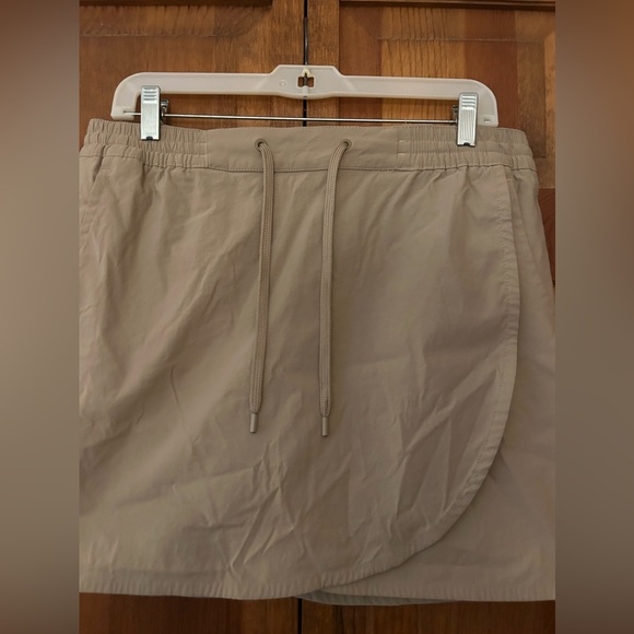 Eddie Bauer Women's Cute Minimalist Preppy Tan M Athletic Athliesure Skirt/Skort - Picture 3 of 14